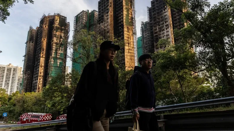 Hong Kong: incêndio que matou 128 pessoas é apagado após dois dias