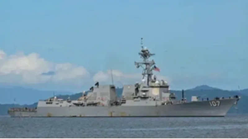 Navio de guerra dos EUA chega a Trinidad e Tobago, em frente à Venezuela