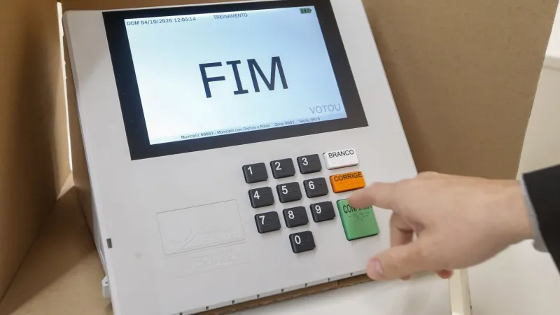 Nas duas primeiras horas de votação, 467 urnas foram substituídas