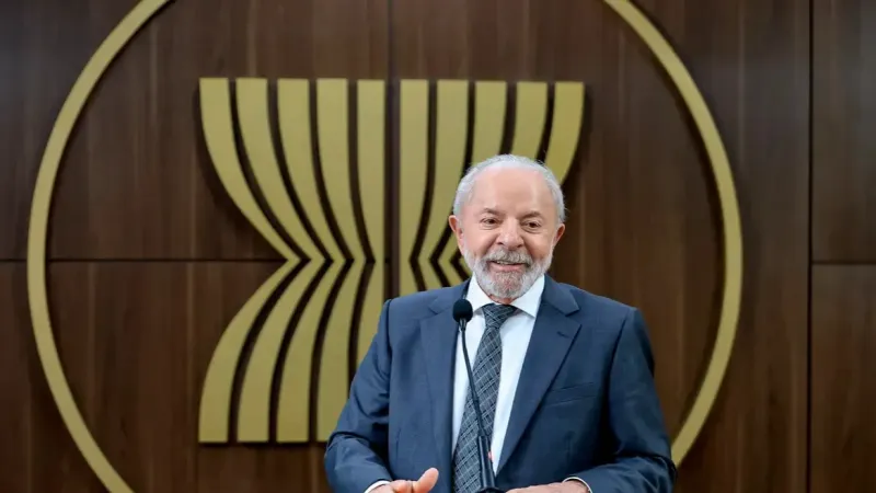 Lula quer discutir com Trump punição dada a ministros do STF