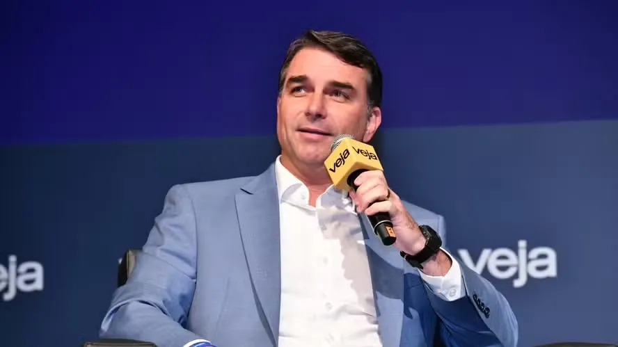 Flávio Bolsonaro diz que Bolsa Família é 'direito consolidado' e defende manutenção do programa