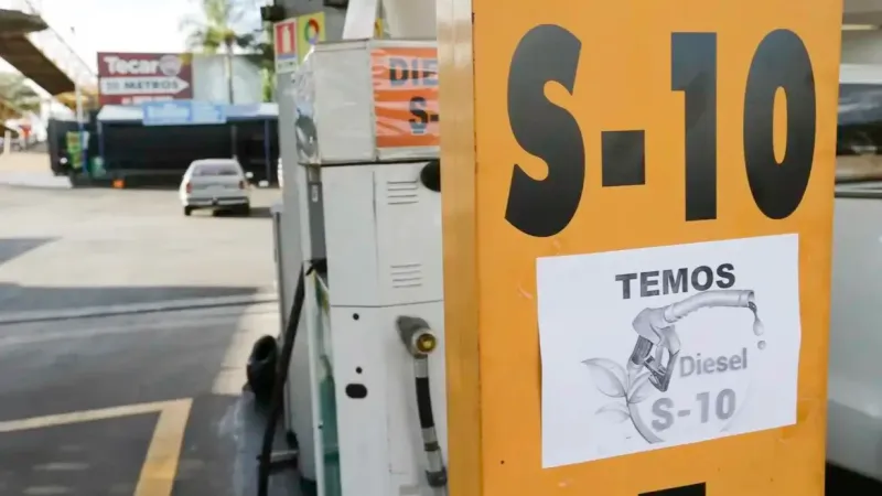 Governo corta tributos sobre diesel e anuncia subvenção para conter alta de preços