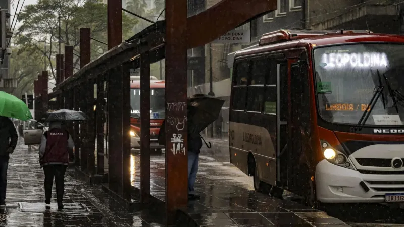 Tempo fica chuvoso em grande parte do país nesta segunda-feira