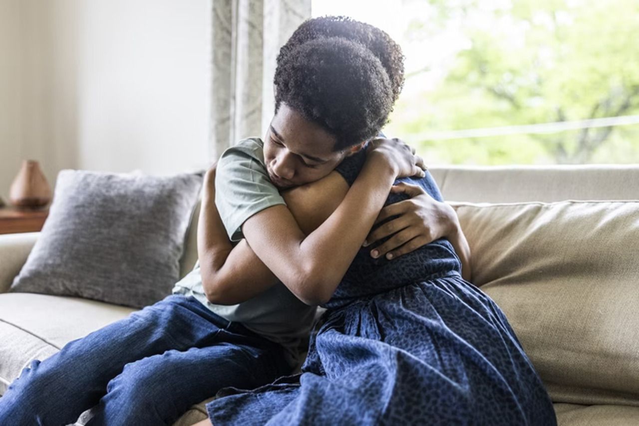 Adolescentes sentem pouco apoio emocional dos pais, diz estudo