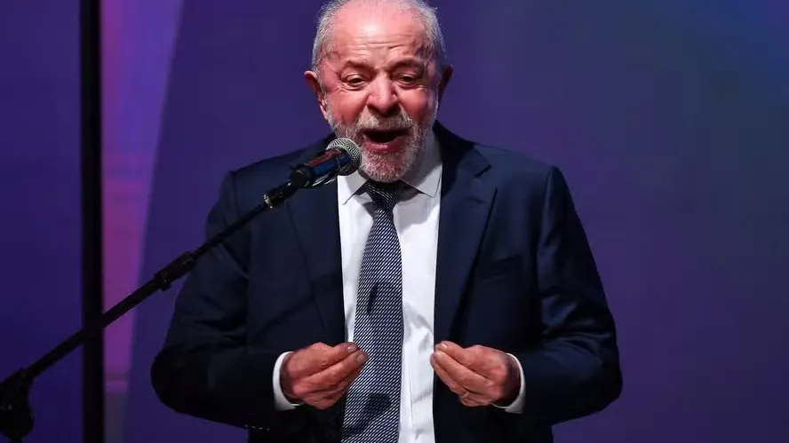 Lula diz que Flávio trai a pátria ao pedir intervenção dos EUA