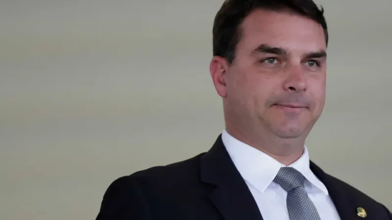 Bolsonaro escolho Flávio como candidato à Presidência para 2026
