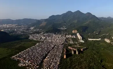 Forças de segurança iniciam ação contra milicianos na zona oeste do RJ