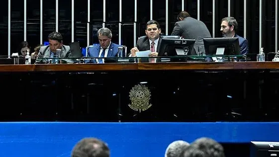 Senado aprova projeto contra adultização de crianças na internet
