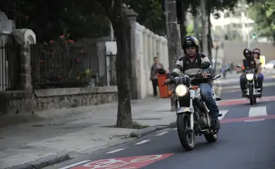 Prefeitura de SP não autoriza 99 a transportar passageiros em motos