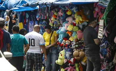 Comércio recua 0,3% em agosto, mas acumula alta em 2024