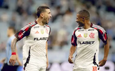 Fla vence com brilho de Arrascaeta para assumir ponta do Brasileiro