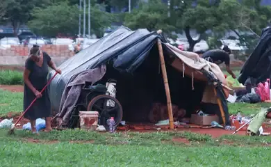 Finados: "saudade é pior que pobreza", diz idosa em situação de rua