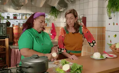 Chef Regina Tchelly prepara receitas com feijão no Xodó de Cozinha