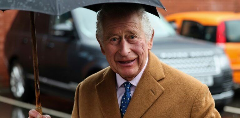 Charles III passa bem após cirurgia de próstata