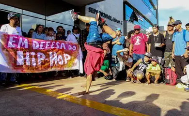 Dos griôs da África para as periferias do mundo: hip hop faz 50 anos