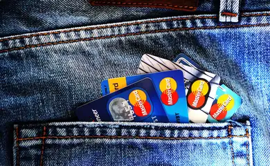 Veja dicas para proteger cartão e celular no carnaval