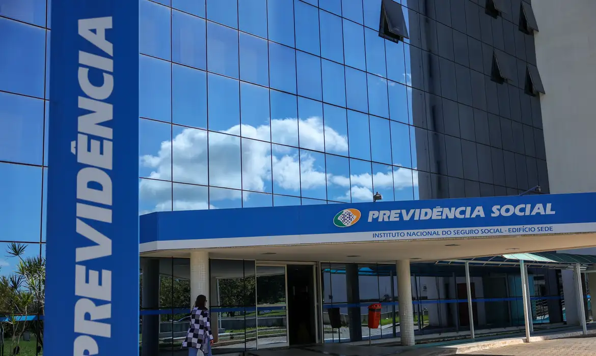 Justiça bloqueia R$ 23,8 milhões de suspeitos de fraude contra INSS
