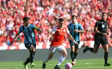 Colombiano Borré garante vitória de 1 a 0 do Inter sobre Grêmio