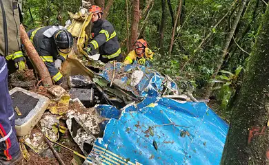 Avião com 2 pessoas a bordo cai na região do ABC Paulista