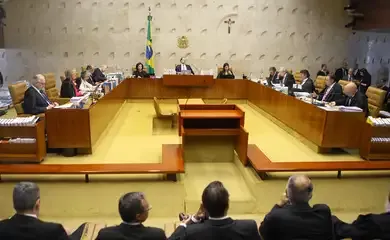 Maioria do STF vota por manter símbolos religiosos em órgãos públicos