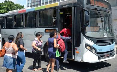 Menor preço faria mais brasileiros usarem transporte público, diz CNI