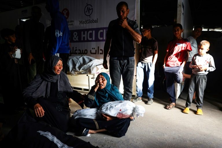 ‘As pessoas foram carbonizadas’, conta palestino em campo atingido por bombardeio