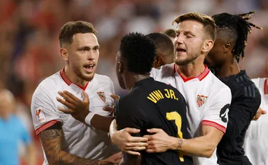 Sevilla expulsa torcedor que cometeu atos racistas em jogo contra Real