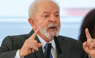 Desoneração da folha deve beneficiar trabalhadores, defende Lula