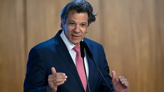Haddad vê espaço para Selic cair: ‘Nem deveria estar em 15%’