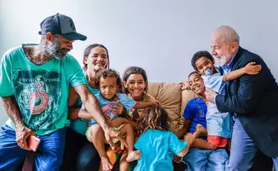 Famílias recebem indenizações por "prédios-caixão" em Pernambuco