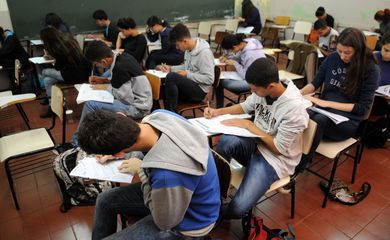 Conselhos são incluídos na política sobre material didático