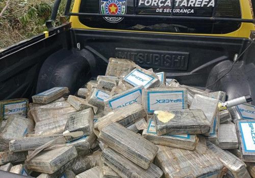 Polícia Militar encaminha à delegacia quase 200 quilos de cocaína apreendida em queda de aeronave em Coruripe