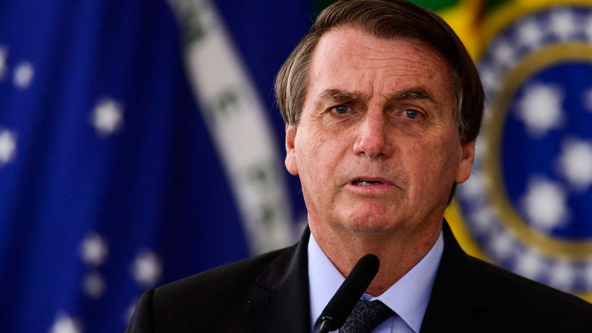 PF intima Bolsonaro a depor sobre ordem para empresário disparar ‘ao máximo’ fake news