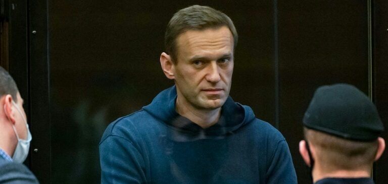 Rússia afirma que investigação sobre morte de Navalny está ’em curso’