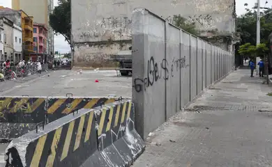 Prefeitura de São Paulo nega que muro confine pessoas na Cracolândia