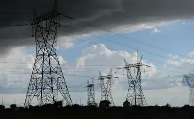 Apagão em SP foi causado por queda de pipa em subestação