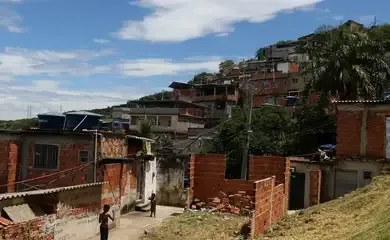 Senado aprova recursos para regularizar favelas e áreas de invasão