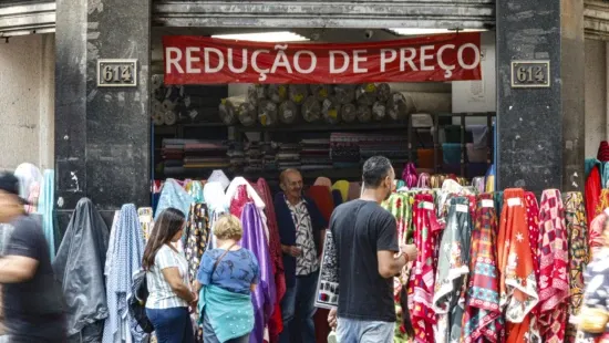 Vendas do comércio têm terceira queda seguida em janeiro, mostra IBGE