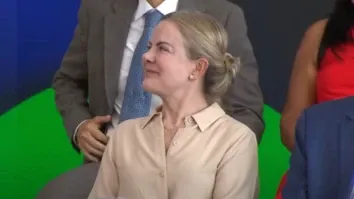 Lula diz que colocou ‘mulher bonita’ em ministério para fazer articulação política