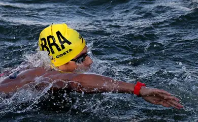 Guilherme "Cachorrão" estreia na maratona aquática, mas abandona prova