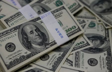 Dólar cai forte após Lula mudar tom e falar em compromisso fiscal; Ibovespa sobe
