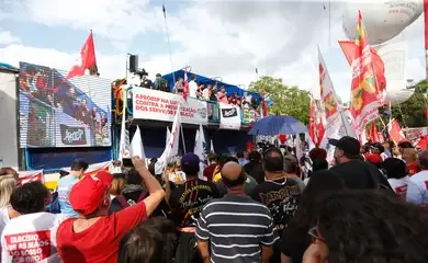 SP: manifestantes protestam contra privatizações e corte na educação