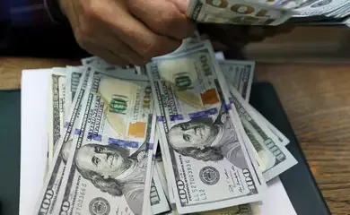 Dólar sobe para R$ 5,42 às vésperas do Copom