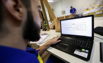 Um em cada dez estudantes brasileiros cursa ensino profissional