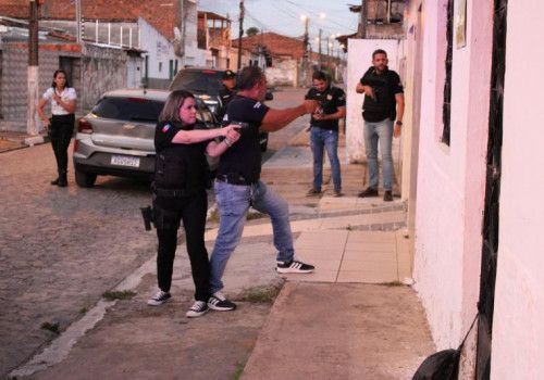 Operação da Polícia Civil prende 34 pessoas e apreende dois menores em Alagoas