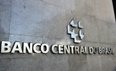 Copom alerta para prolongamento do ciclo de alta da Selic