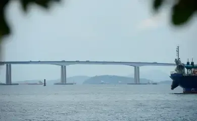 Com fluxo diário de 150 mil veículos, Ponte Rio-Niterói faz 50 anos