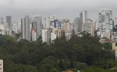 Construções em cidades brasileiras crescem mais que a população