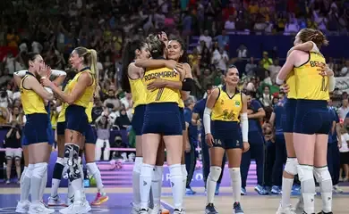 Brasil supera Turquia e conquista bronze no vôlei feminino em Paris