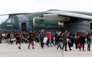 Voo para resgate de mais brasileiros em Gaza decola para o Egito
